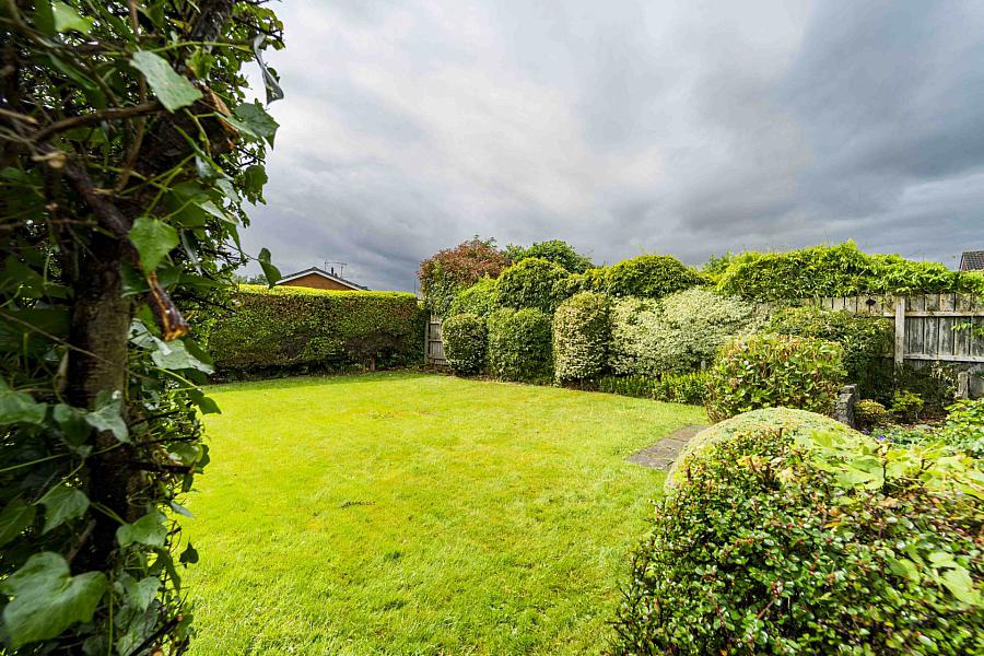 16 Thornleigh Close