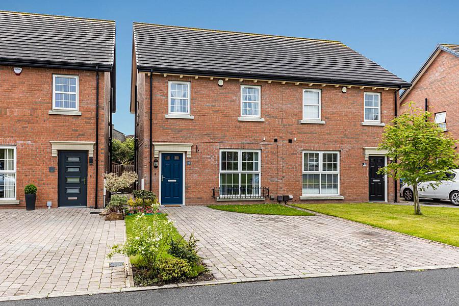 15 Meadow Green