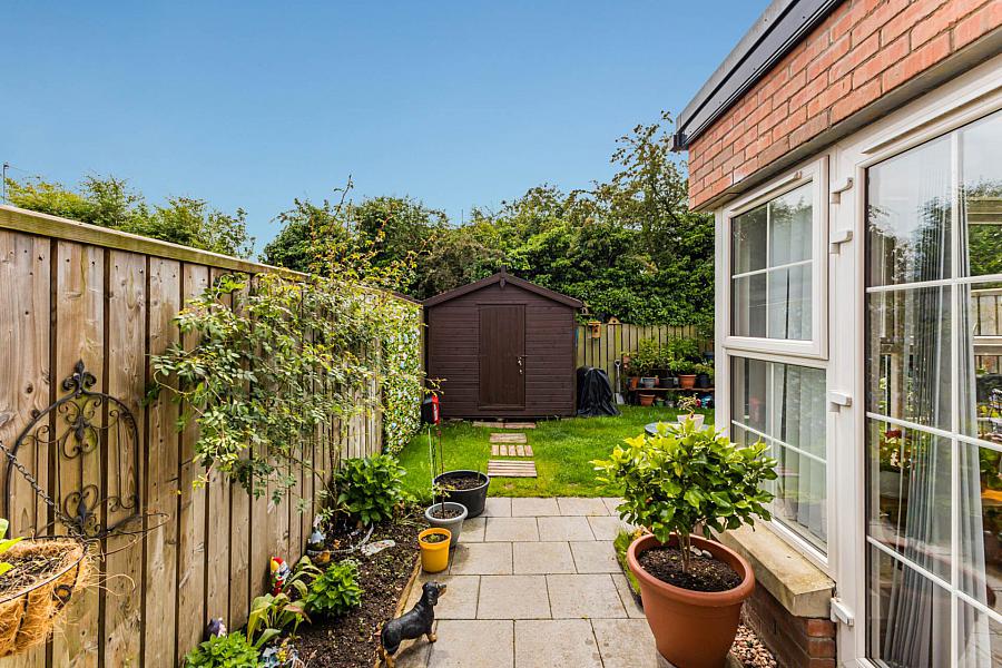 15 Meadow Green