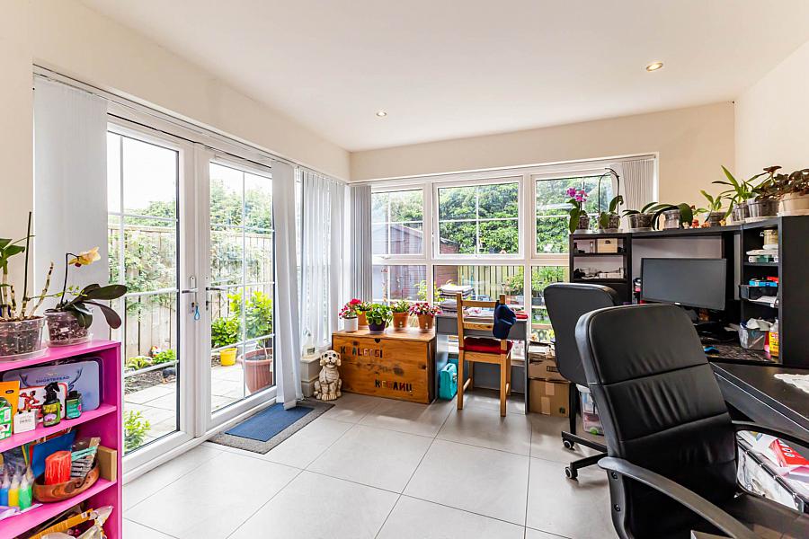 15 Meadow Green