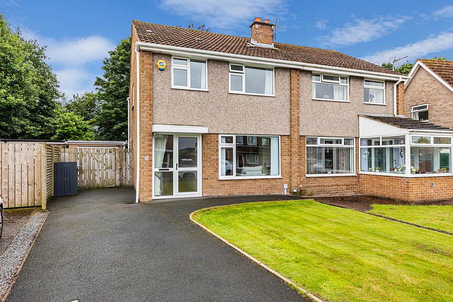 44 Woodview Crescent