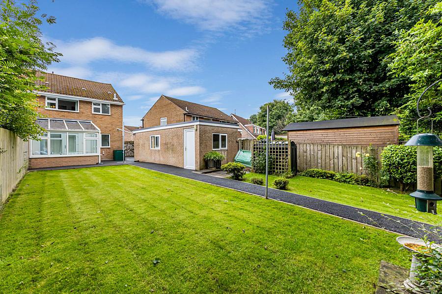44 Woodview Crescent
