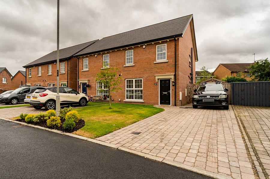 11 Meadow Green