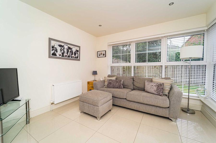 11 Meadow Green