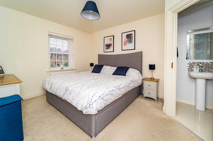 11 Meadow Green