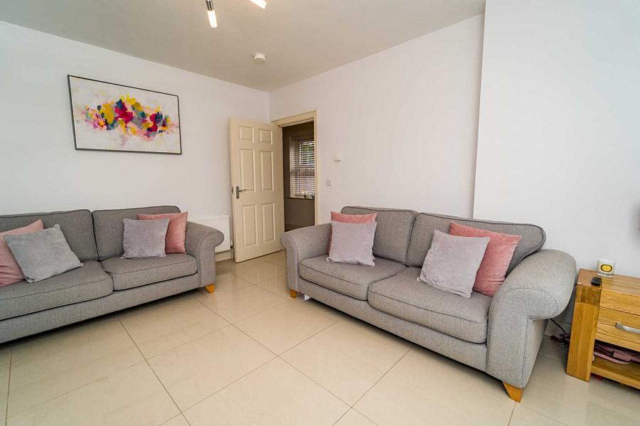 11 Meadow Green