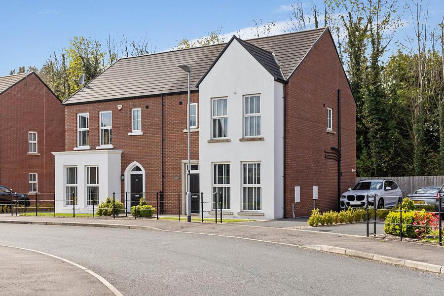 48 Eaton Park