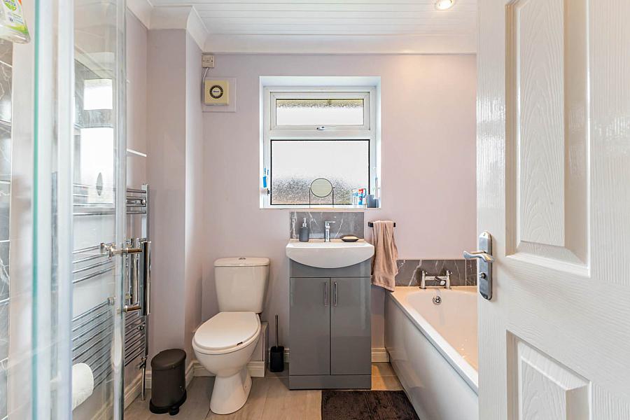 6 Glenmore Court