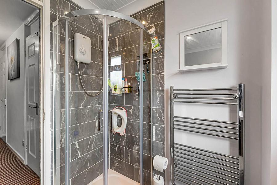 6 Glenmore Court