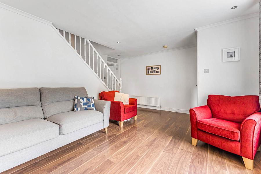 6 Glenmore Court