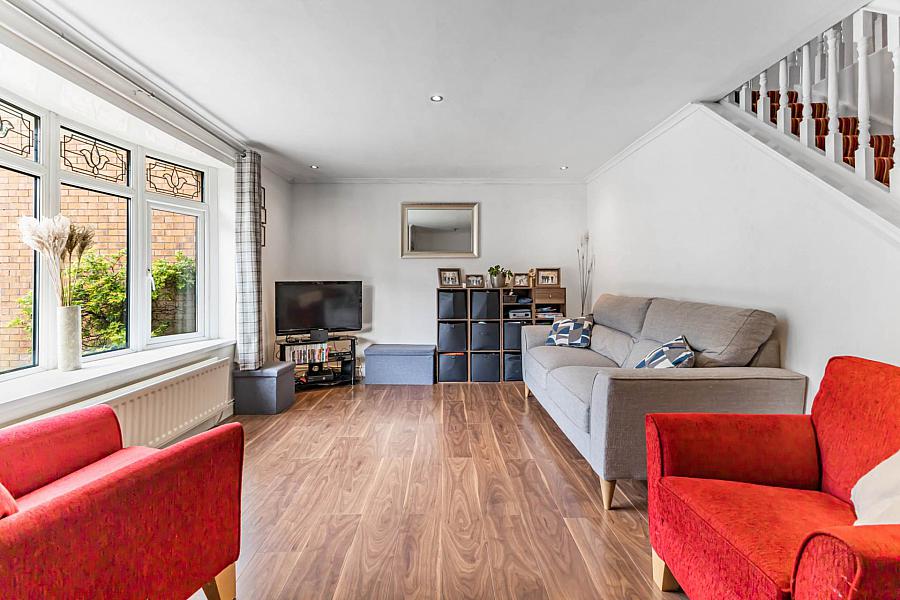 6 Glenmore Court