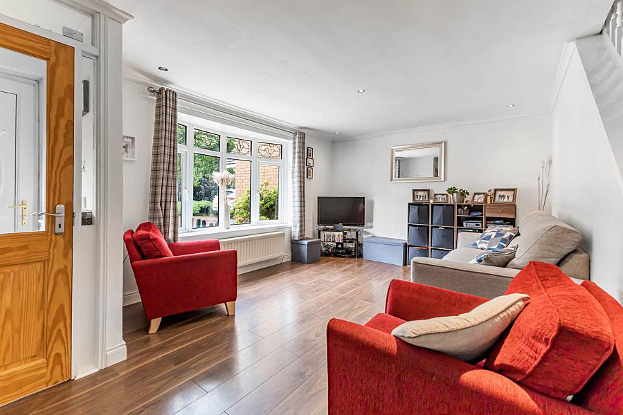 6 Glenmore Court