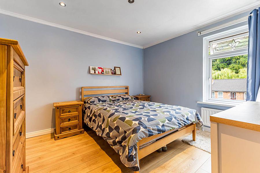 6 Glenmore Court