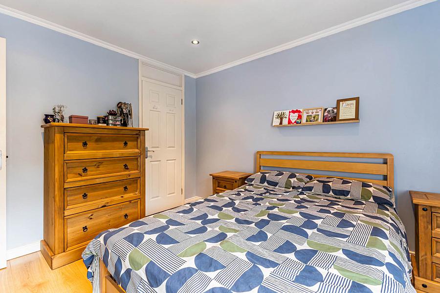 6 Glenmore Court