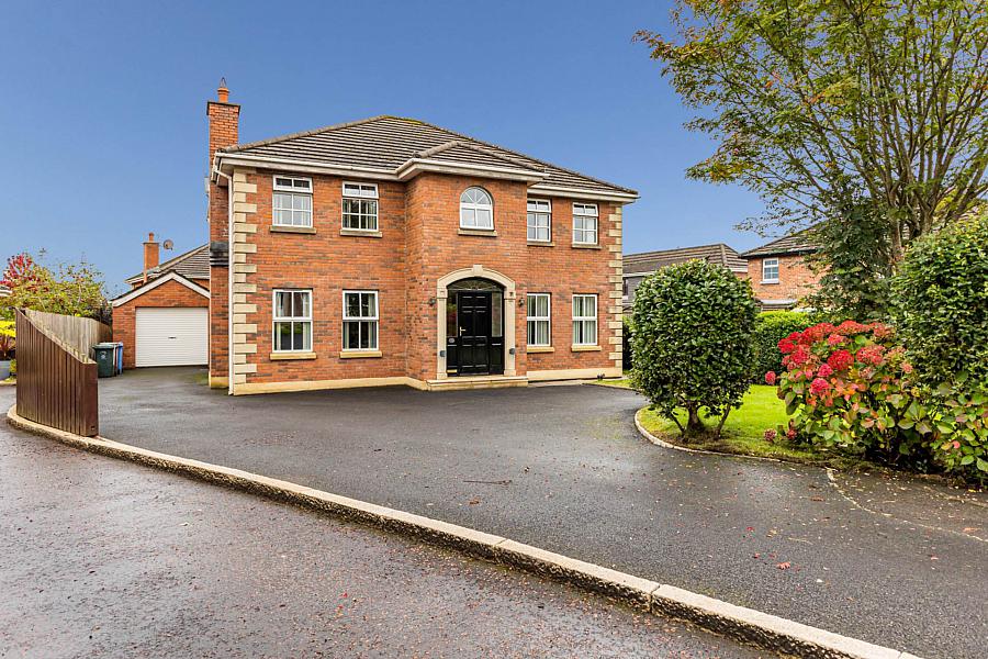 16 Magheralave Manor