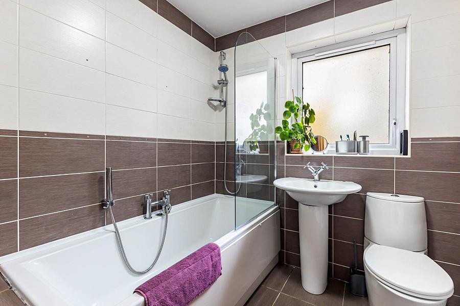 30 Lady Wallace Gardens