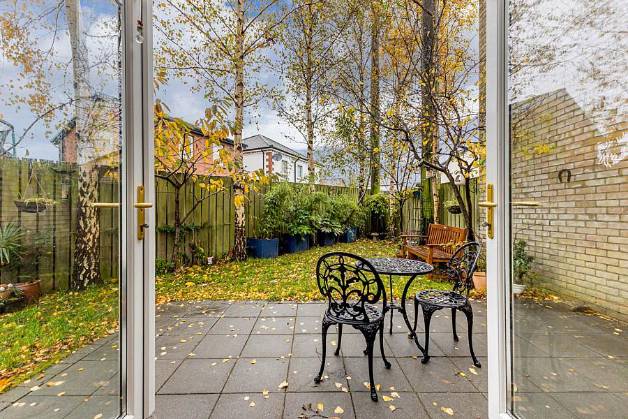 30 Lady Wallace Gardens