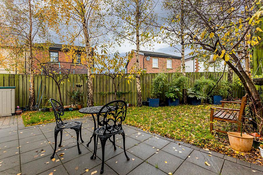 30 Lady Wallace Gardens