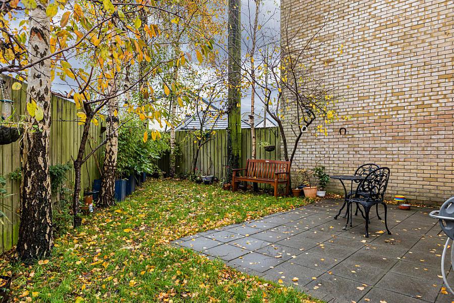 30 Lady Wallace Gardens