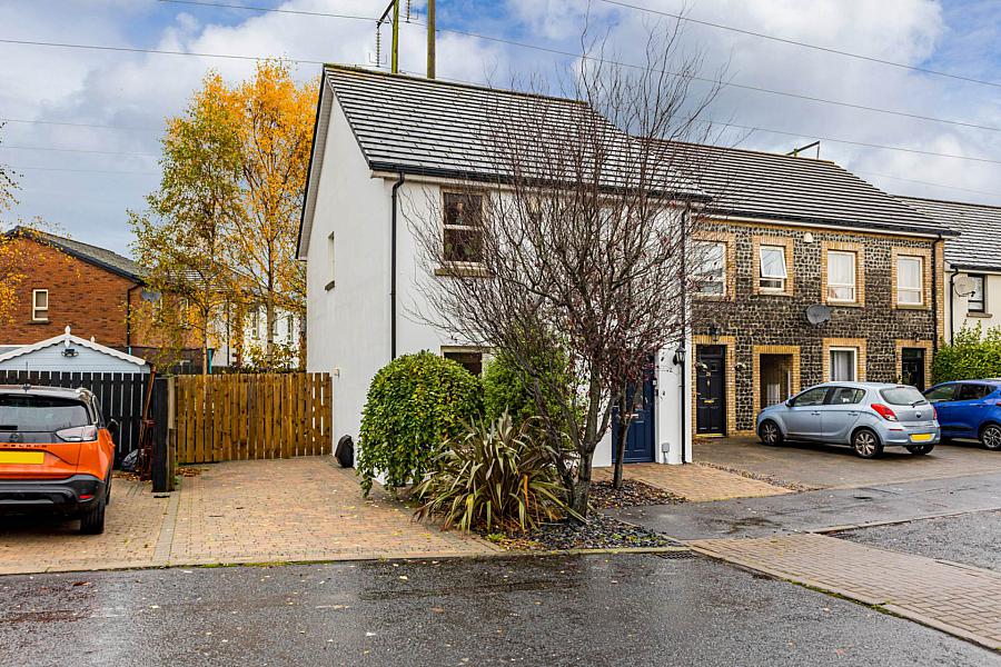 30 Lady Wallace Gardens