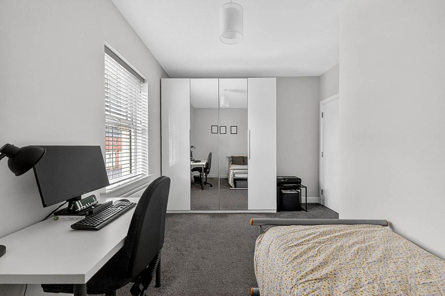 Apt 2, 51 Ayrshire Road