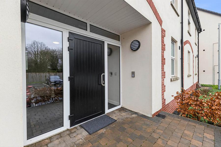 Apt 2, 51 Ayrshire Road