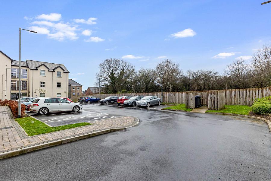 Apt 2, 51 Ayrshire Road