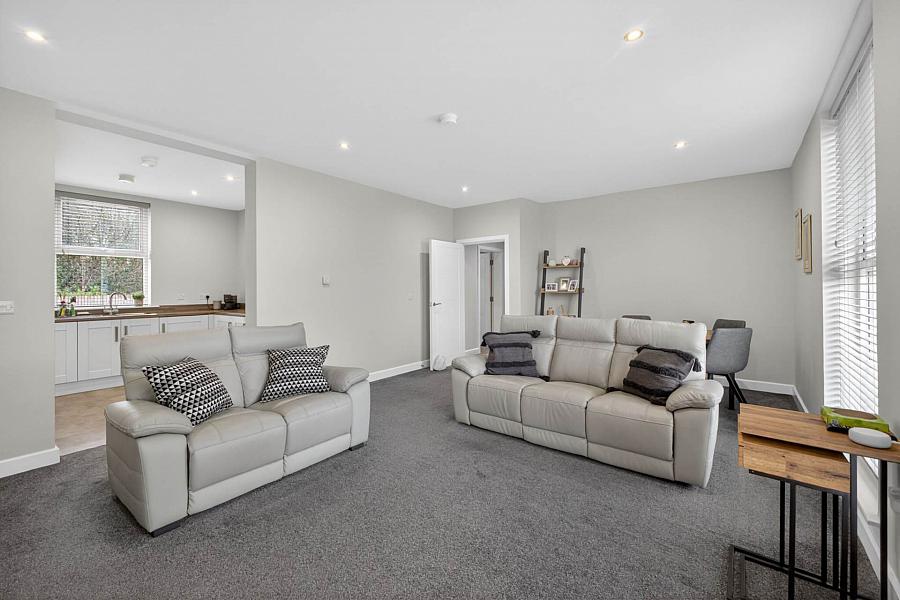 Apt 2, 51 Ayrshire Road
