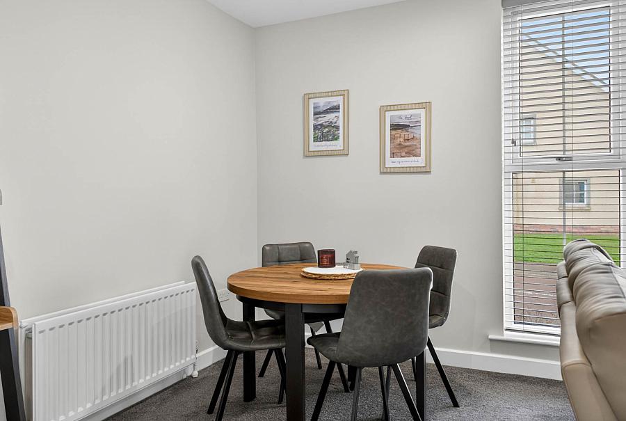 Apt 2, 51 Ayrshire Road