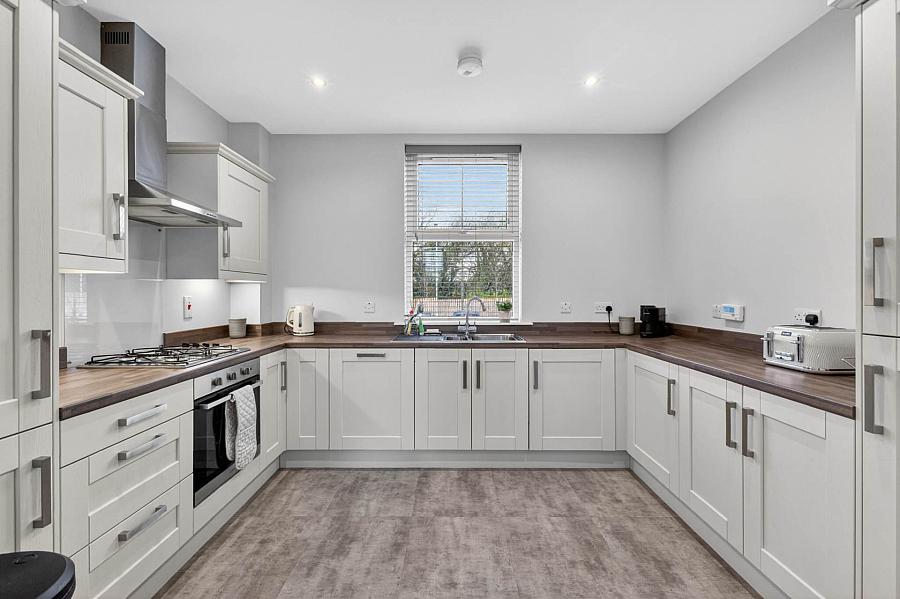 Apt 2, 51 Ayrshire Road