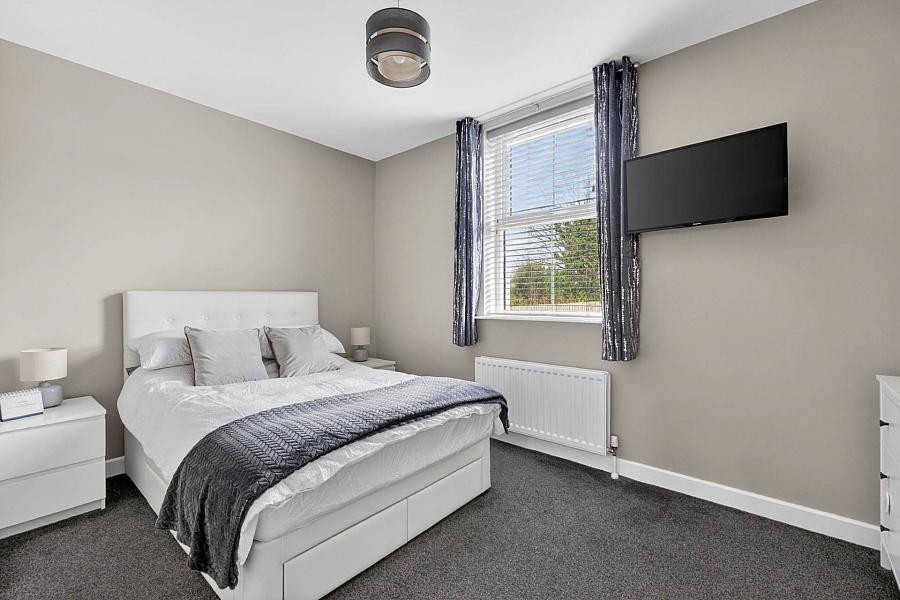 Apt 2, 51 Ayrshire Road