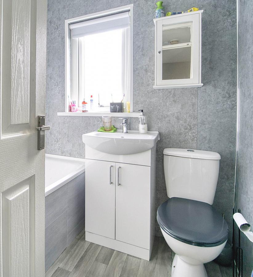 82 Hertford Crescent