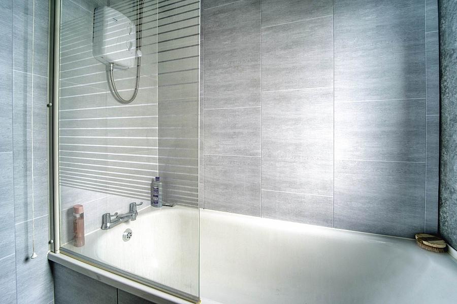 82 Hertford Crescent