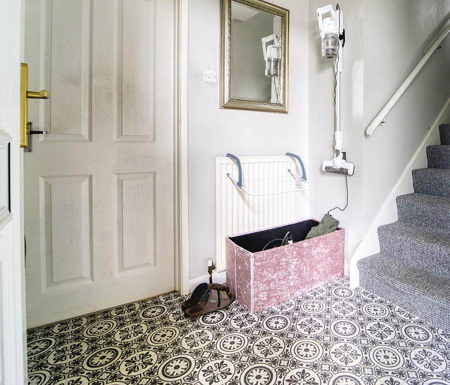 82 Hertford Crescent