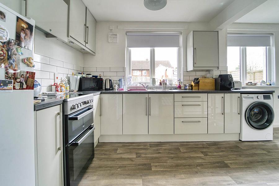 82 Hertford Crescent