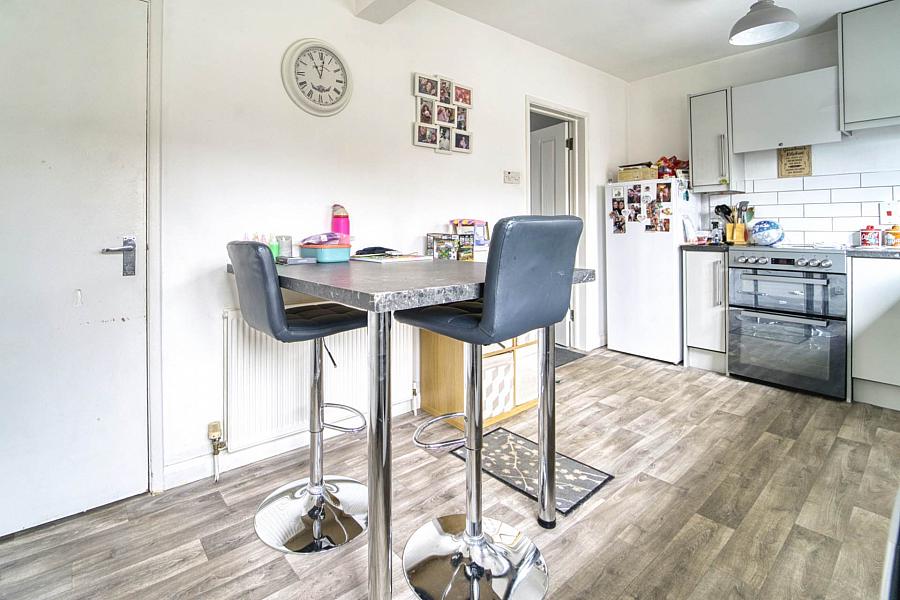 82 Hertford Crescent