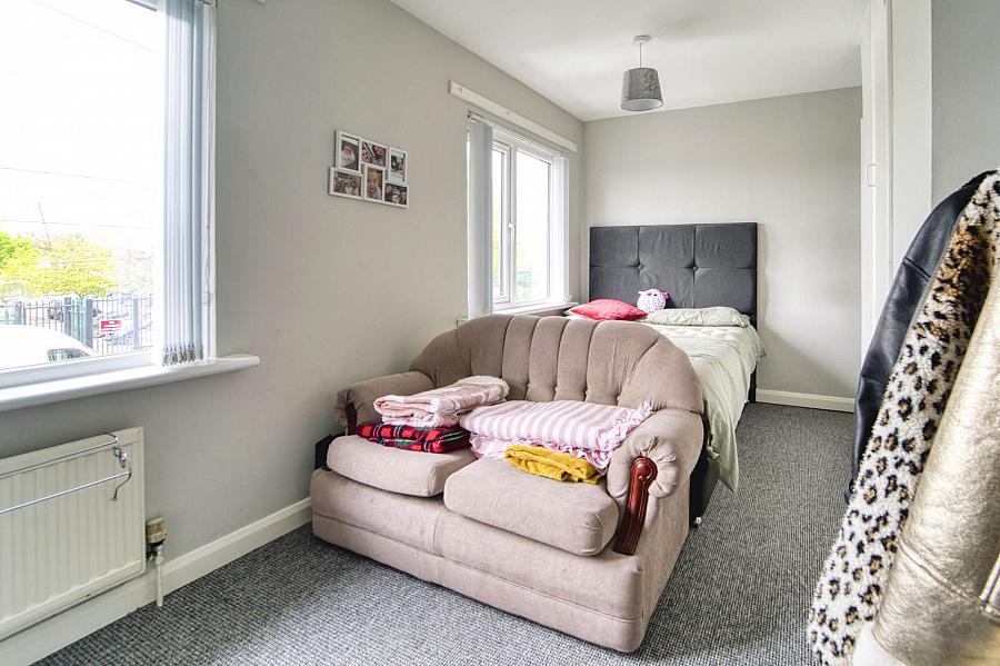 82 Hertford Crescent