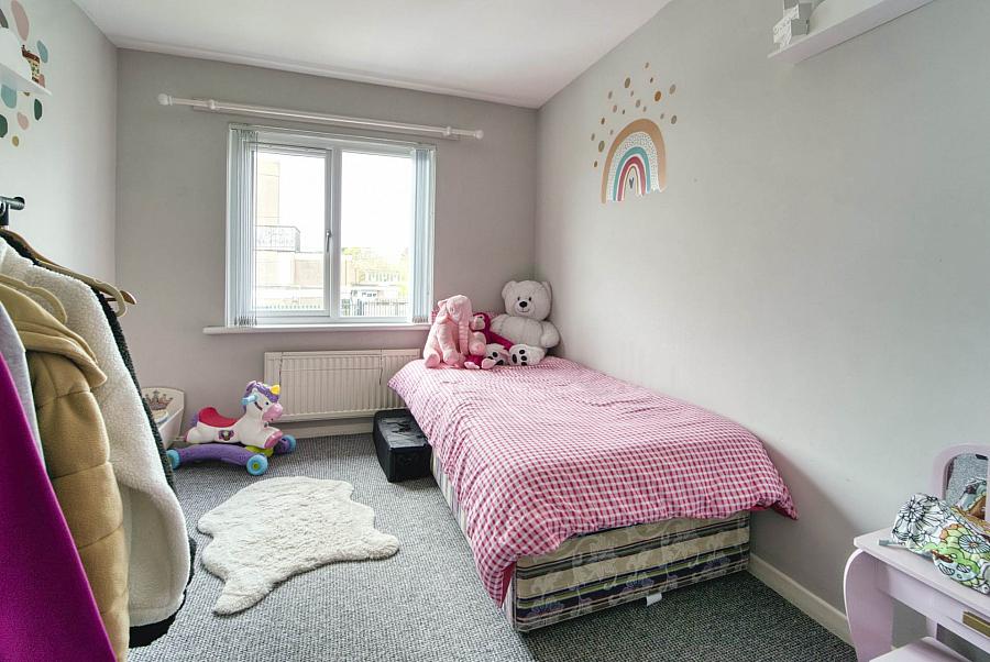 82 Hertford Crescent