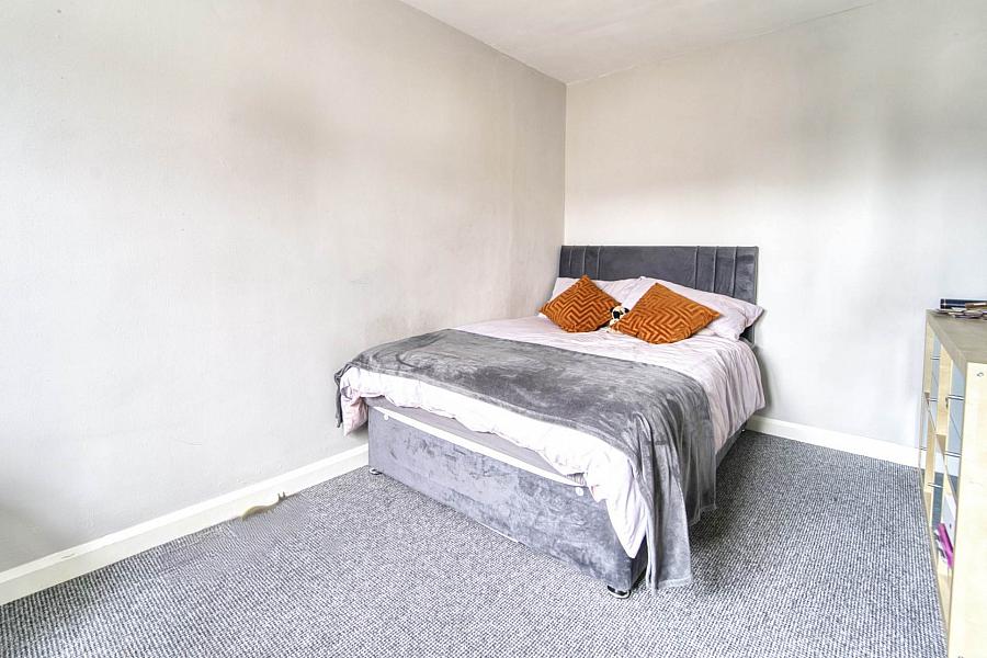 82 Hertford Crescent