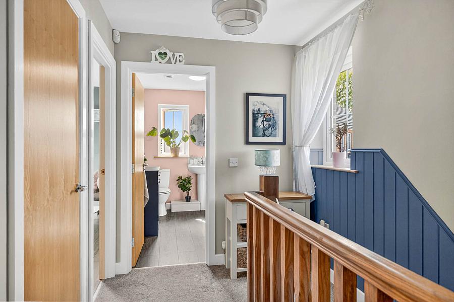 3A Holstein Crescent
