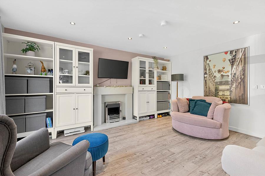 3A Holstein Crescent