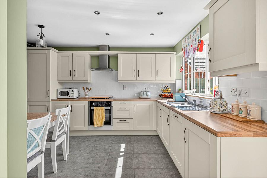 3A Holstein Crescent