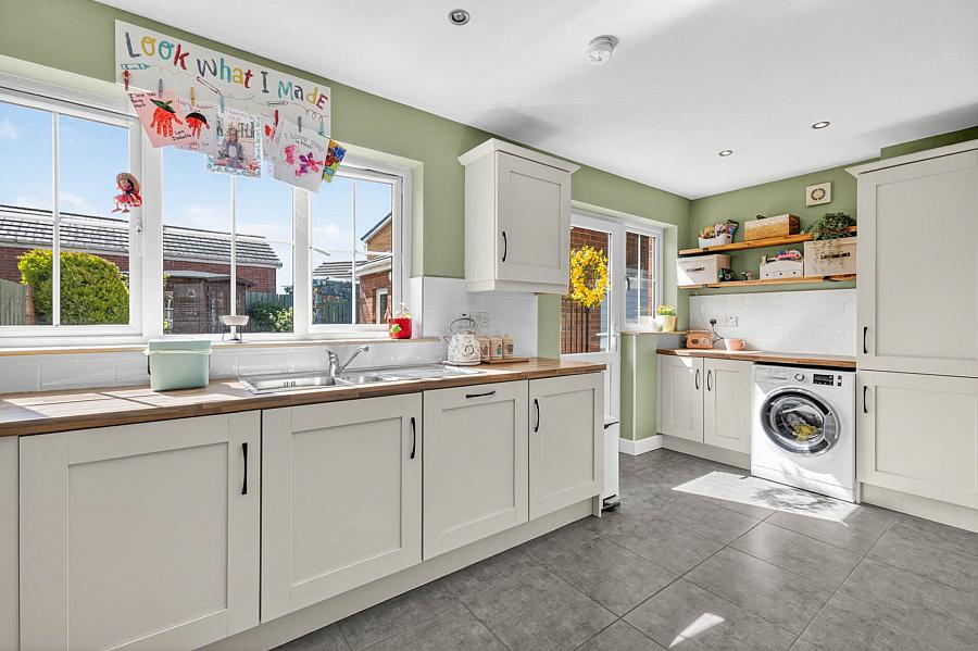 3A Holstein Crescent