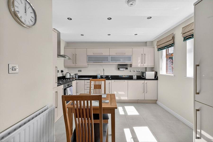4 Thornleigh Mews