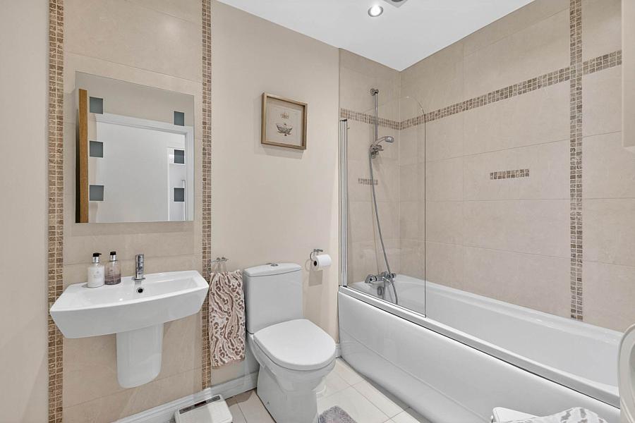 4 Thornleigh Mews