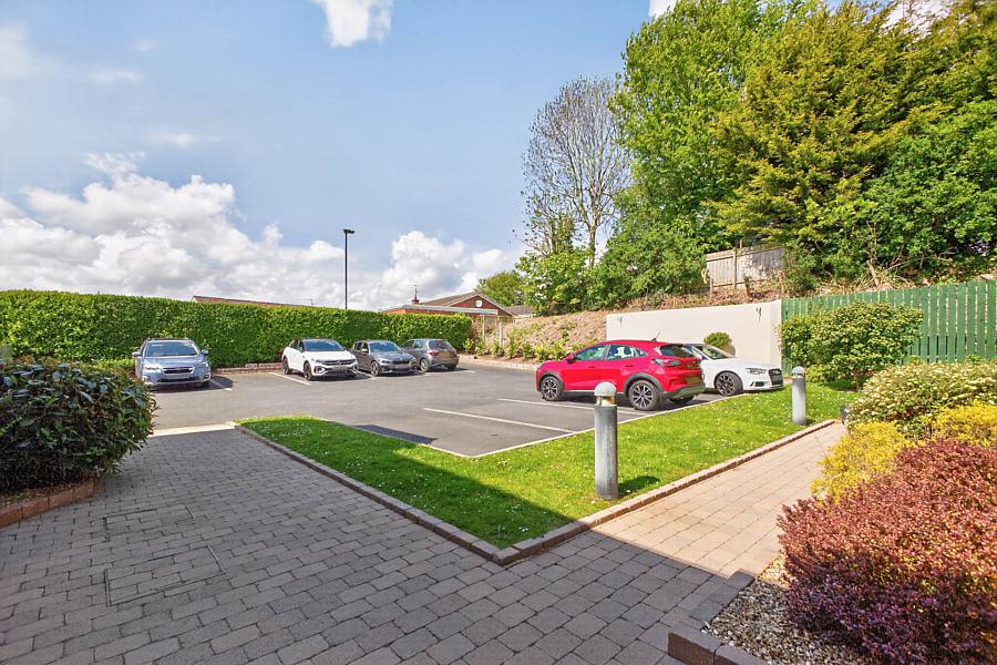 4 Thornleigh Mews