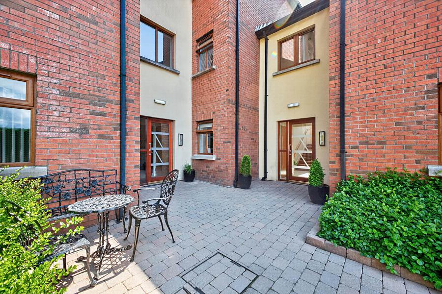 4 Thornleigh Mews