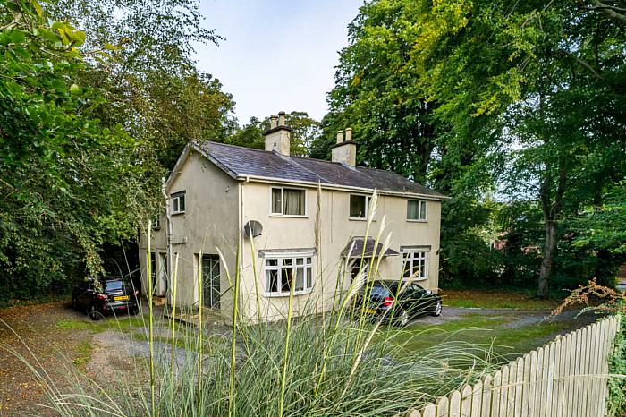 81 Dunmurry Lane