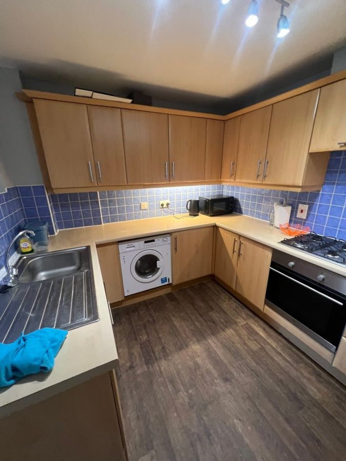 82 17 Queens Square
