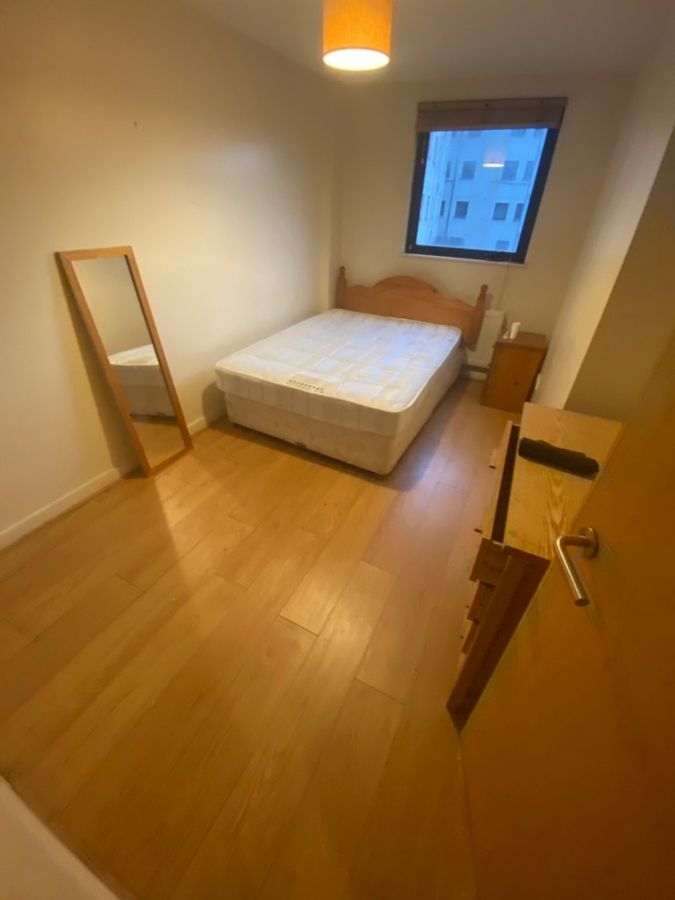 82 17 Queens Square
